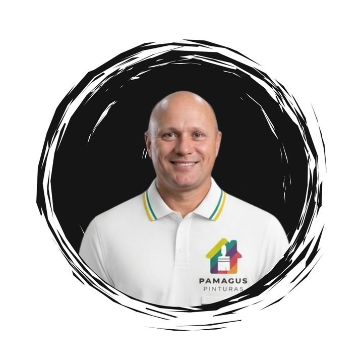 Osnildo, sócio da Pamagus, de camisa polo branca com o logo da empresa