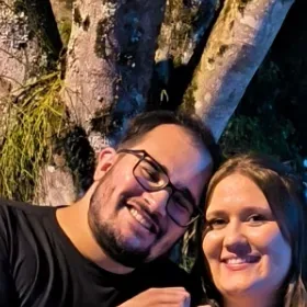 Vitor Hugo Ignacio, de óculos e barba, sorrindo